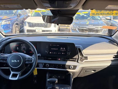 Used 2024 Kia Sportage LX image 15