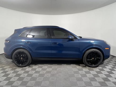Certified 2025 Porsche Cayenne AWD/4WD image 8