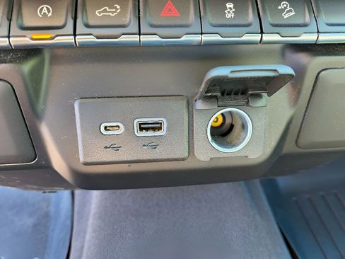 Used 2020 Chevrolet Silverado 1500 LT w/ All-Star Edition image 27