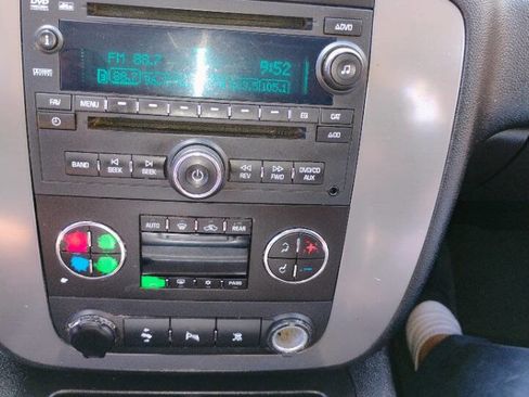 Used 2010 GMC Yukon XL SLT w/ SLT-2 Equipment Package image 17