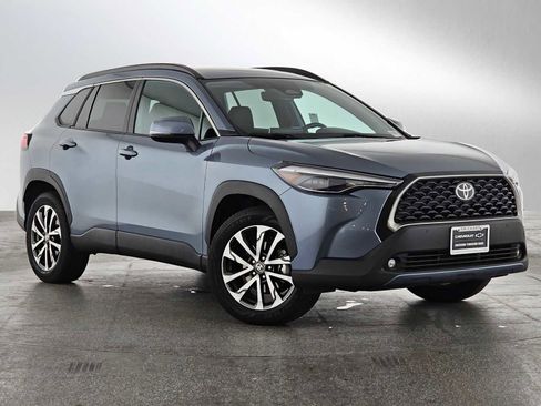 Used 2024 Toyota Corolla Cross XLE w/ Convenience Package image 2