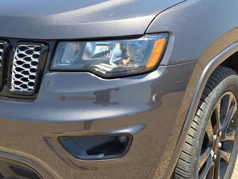 Used 2019 Jeep Grand Cherokee Altitude AWD/4WD image 9