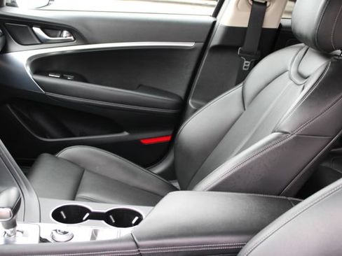 Used 2022 Genesis G70 2.0T RWD image 30