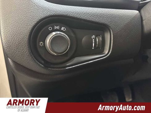 Used 2023 Jeep Renegade Latitude image 11