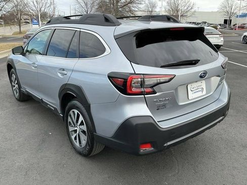Used 2025 Subaru Outback Premium image 8