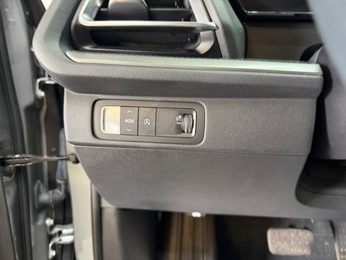 Used 2024 Chevrolet Traverse LT w/ Midnight/Sport Edition FWD image 21