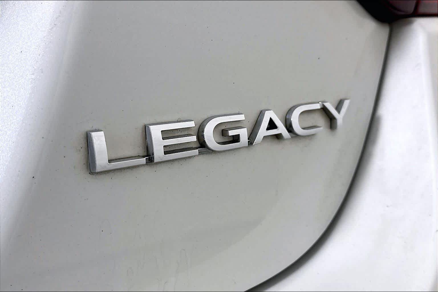 Used 2016 Subaru Legacy 2.5i Premium w/ Moonroof Package AWD/4WD image 9