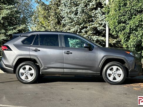 Used 2020 Toyota RAV4 XLE image 3