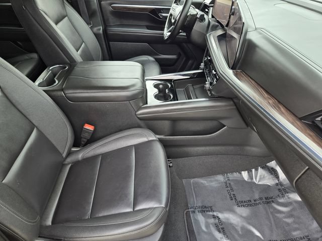 Used 2025 Chevrolet Tahoe Z71 AWD/4WD image 14