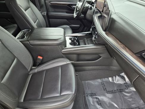 Used 2025 Chevrolet Tahoe Z71 AWD/4WD image 14