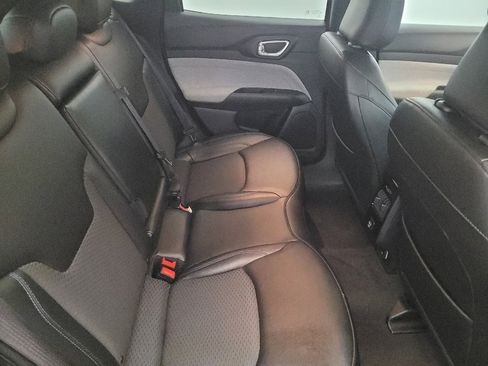 Used 2024 Jeep Compass Latitude image 19