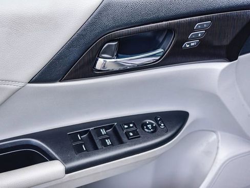 Used 2015 Honda Accord Touring image 26