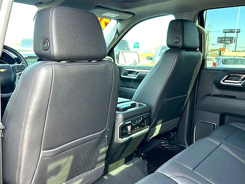 Used 2022 Chevrolet Silverado 1500 LTZ w/ LTZ Premium Package image 17