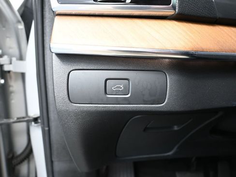 Used 2024 Volvo XC90 B5 Plus AWD/4WD image 32