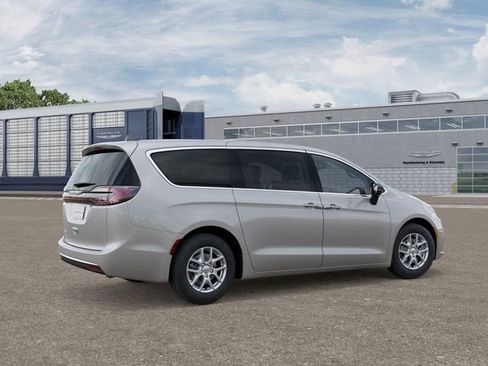 New 2026 Chrysler Pacifica Select image 2
