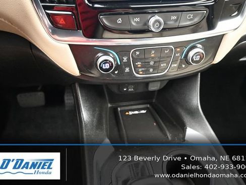 Used 2022 Chevrolet Traverse LT w/ LT Premium Package AWD/4WD image 31