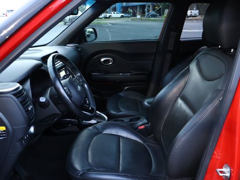 Used 2015 Kia Soul ! w/ Sun & Sound Package FWD image 9