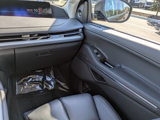 New 2026 Lincoln Navigator Premiere AWD/4WD image 17