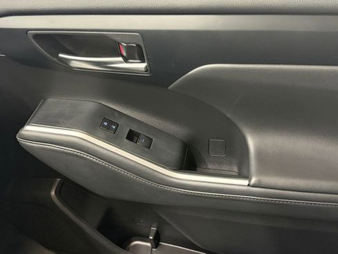 Used 2022 Toyota Highlander XLE FWD image 22
