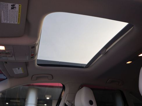 Used 2023 Volkswagen Jetta SE w/ Panoramic Sunroof Package FWD image 32