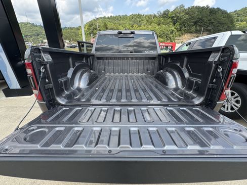 Used 2023 RAM 1500 Big Horn AWD/4WD image 32