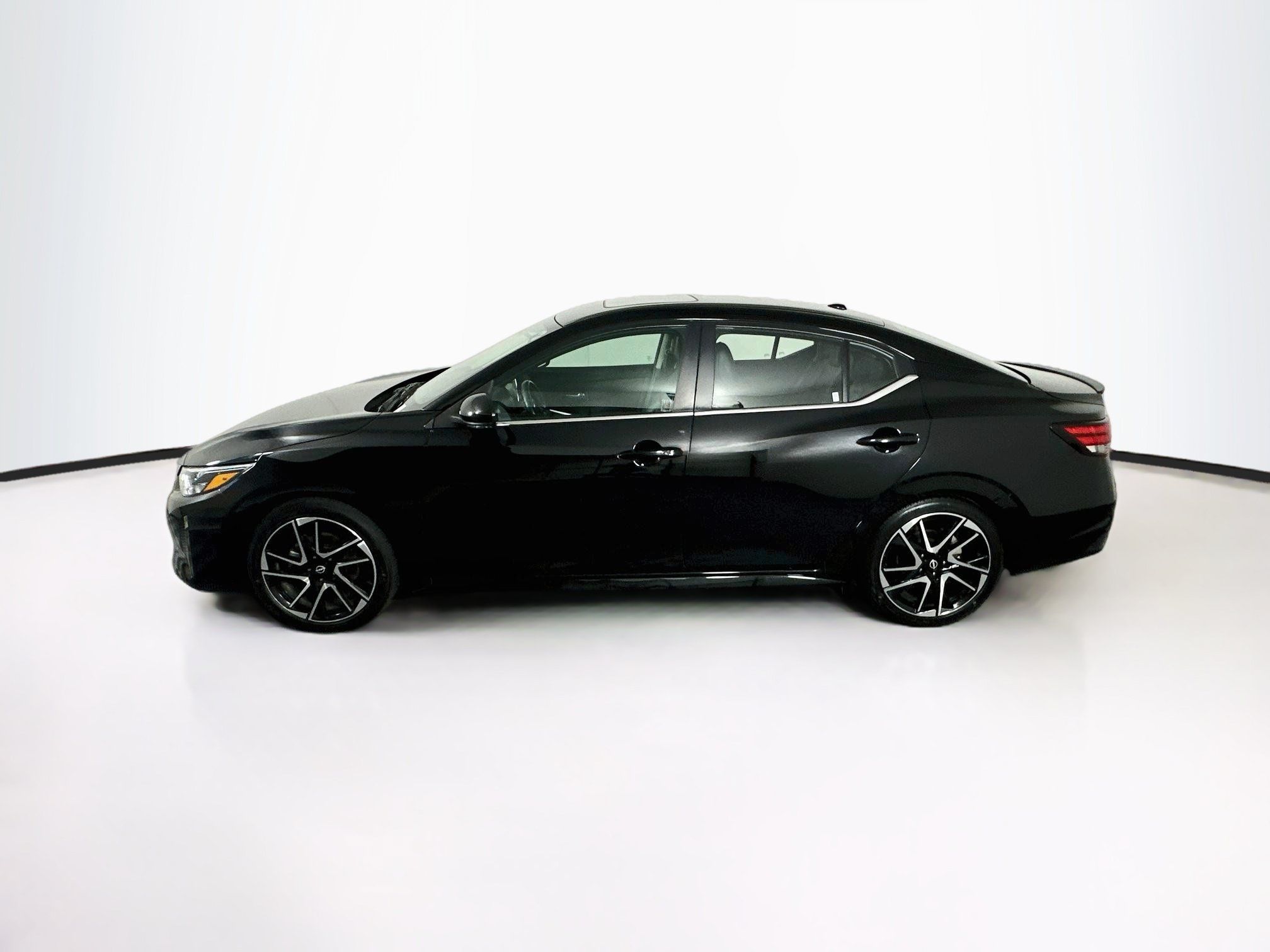 Used 2024 Nissan Sentra SR w/ SR Premium Package FWD image 4