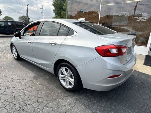 Used 2018 Chevrolet Cruze LT w/ LT True North Edition FWD image 3