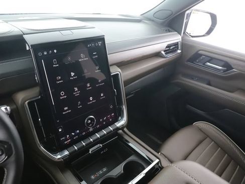 Used 2026 GMC Yukon XL Denali Ultimate AWD/4WD image 30