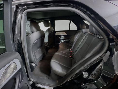 Used 2025 Mercedes-Benz GLE 350 4MATIC image 29