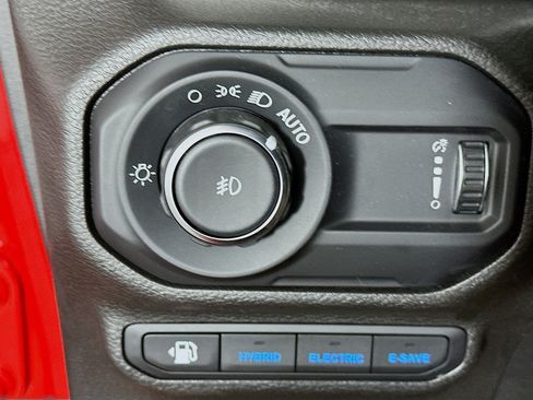 Used 2023 Jeep Wrangler Unlimited w/ Convenience Group AWD/4WD image 17
