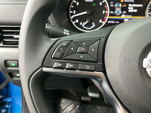 Used 2025 Nissan Sentra SV image 9