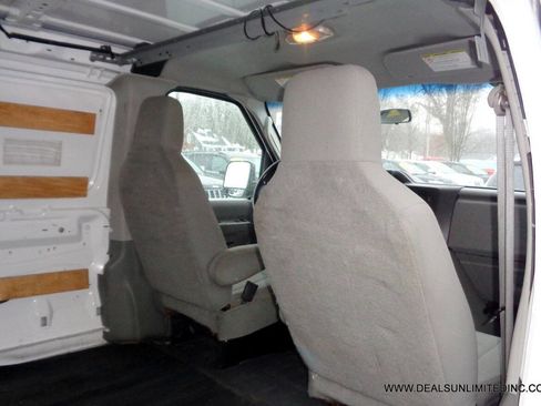 Used 2014 Ford E-250 and Econoline 250 w/ Power Group image 16