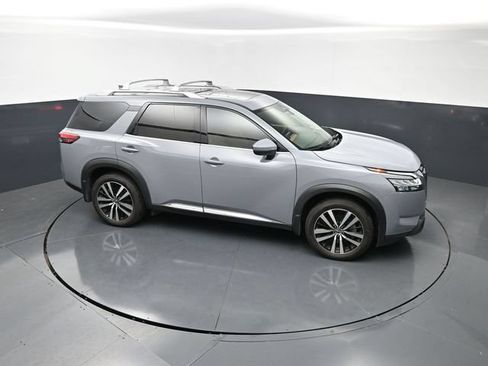 Used 2024 Nissan Pathfinder Platinum FWD image 20