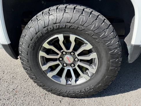 Used 2022 GMC Sierra 1500 AT4 w/ AT4 Premium Package AWD/4WD image 16