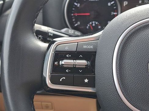 Used 2024 Kia Carnival LX FWD image 17