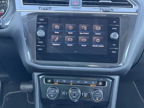 Used 2019 Volkswagen Tiguan SE AWD/4WD image 6