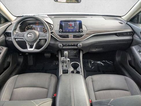 Used 2024 Nissan Altima 2.5 SV image 16