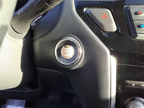 Used 2020 Nissan Pathfinder S image 23