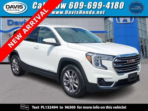 Used 2023 GMC Terrain SLT FWD image 1