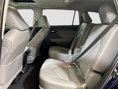 New 2026 Toyota Highlander XLE image 22