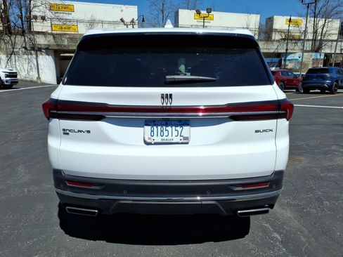 Used 2025 Buick Enclave Preferred AWD/4WD image 4