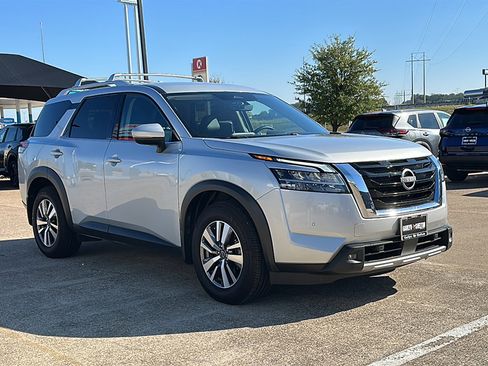 Used 2023 Nissan Pathfinder SL image 10