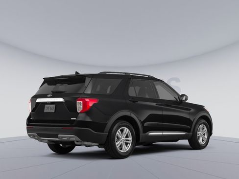 Used 2020 Ford Explorer XLT w/ Comfort Package AWD/4WD image 4