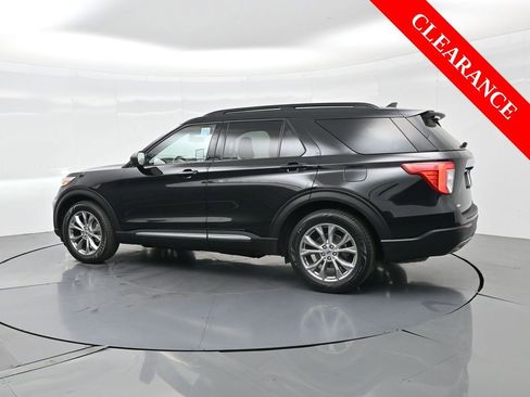 Used 2022 Ford Explorer XLT w/ Equipment Group 202A image 9