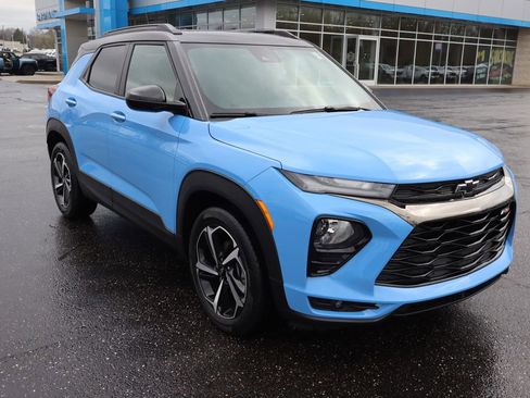 Used 2023 Chevrolet TrailBlazer RS w/ Sun and Liftgate Package image 2