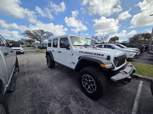 Used 2024 Jeep Wrangler Rubicon image 2