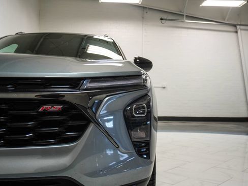 Used 2024 Chevrolet Trax RS w/ Sunroof Package FWD image 40