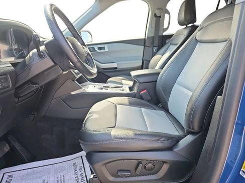 Used 2022 Ford Explorer XLT w/ Equipment Group 202A AWD/4WD image 12