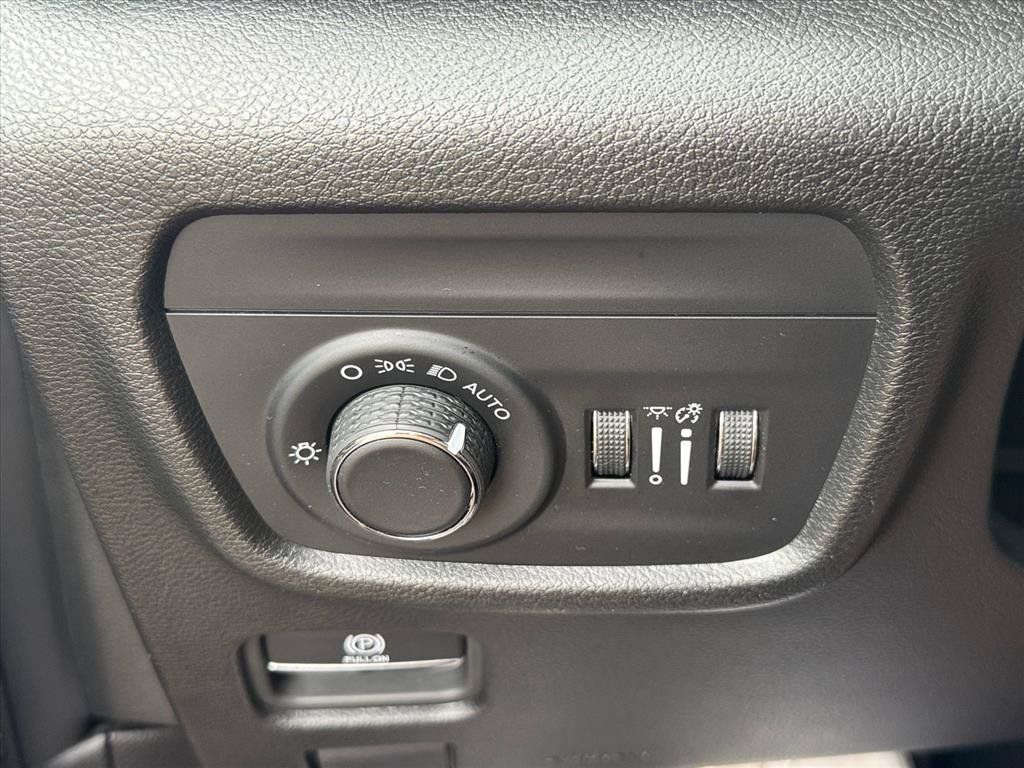 Used 2024 Jeep Grand Cherokee Altitude AWD/4WD image 20