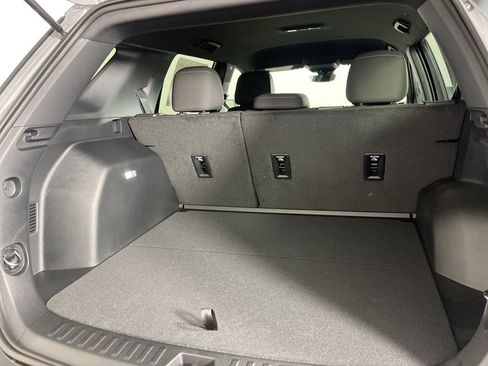 New 2026 Chevrolet Equinox LT w/ Safety and Technology Package FWD image 19